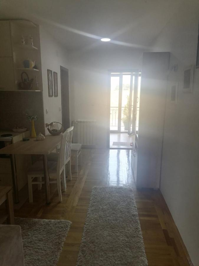 Apartmani Tarsko Sunce Kaludjerske Bare Esterno foto